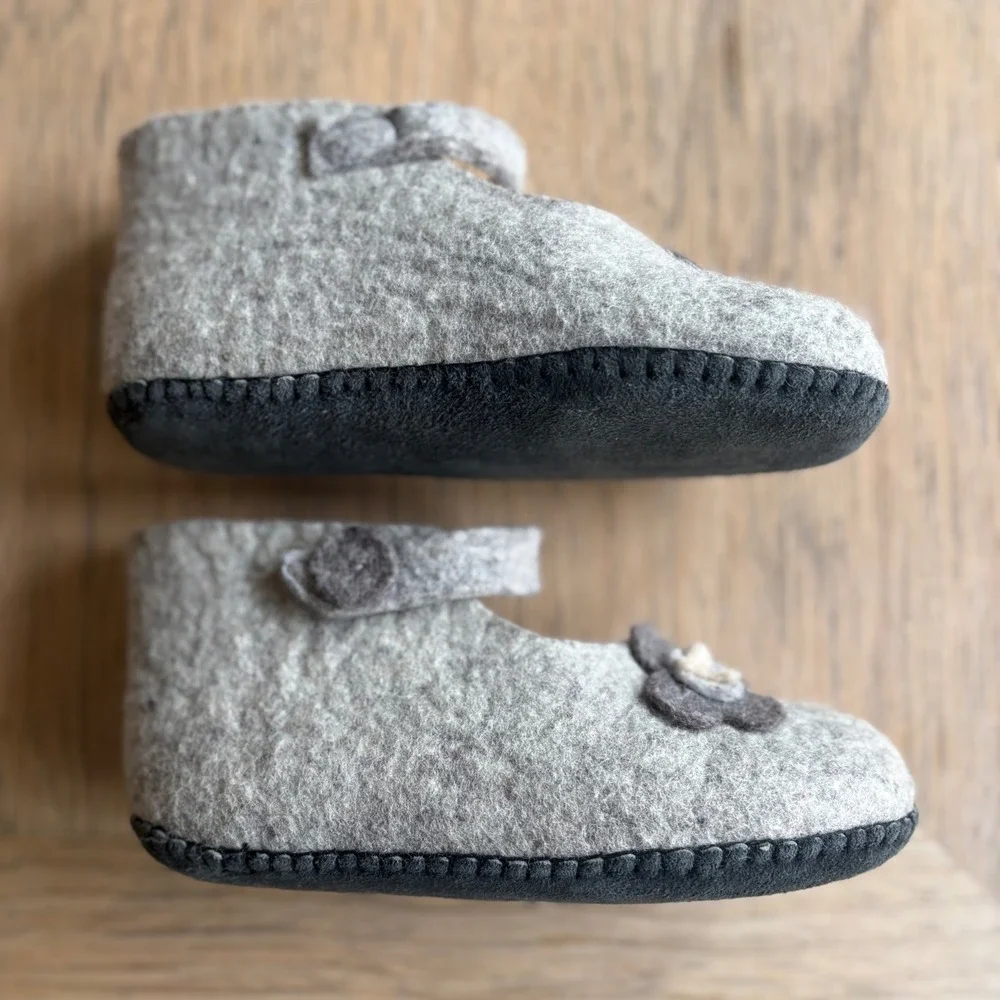 SATCH&SOL Handmade Artisan Wool Felt Mary Jane Slipper Youth Sz 1 Foral Mongolia